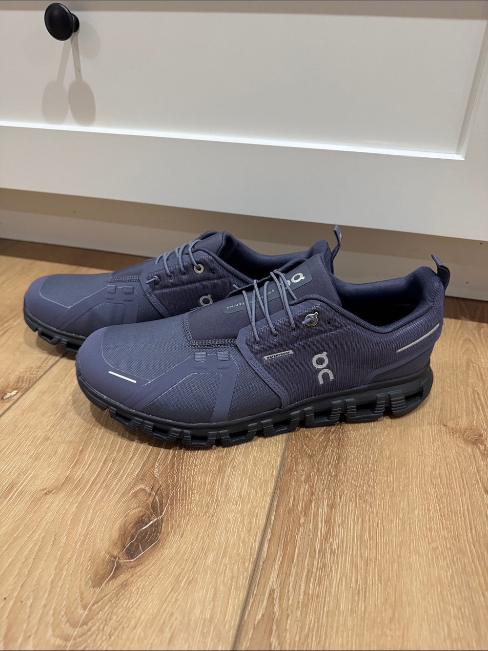 Men’s size 10 waterproof cloud 6